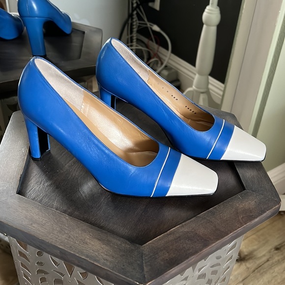 NWOT, St John, leather heels, blue white color block, size 6